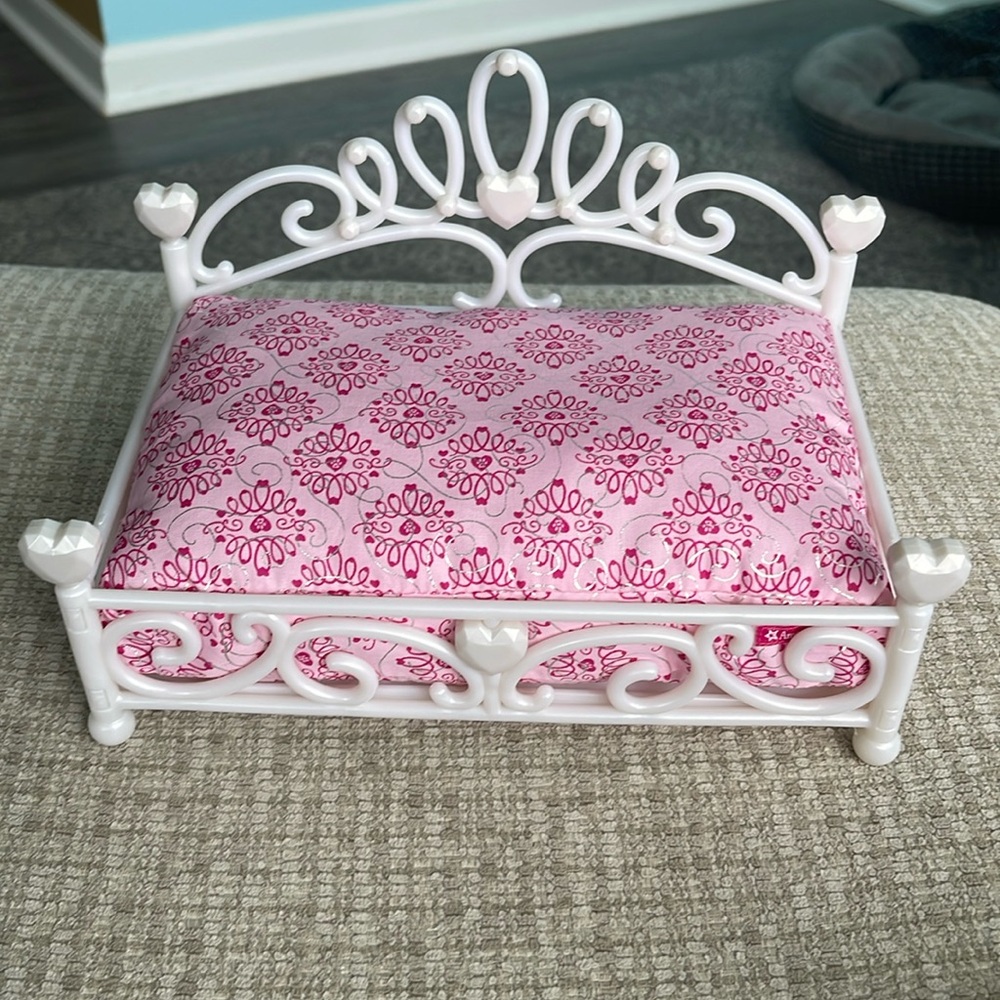 Brand new in box retired American Girl princess pet bed